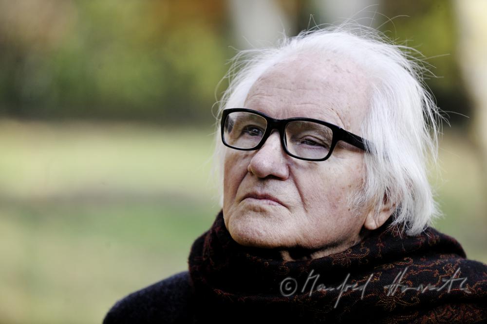 Maler Anton Lehmden im Schlosspark seines Schlosses