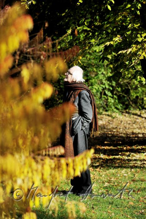 Maler Anton Lehmden im Schlosspark seines Schlosses
