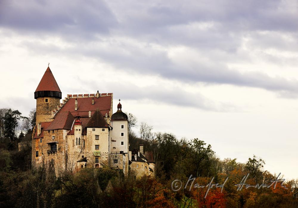 Burg in den Hügeln des Unteren Mühlviertels