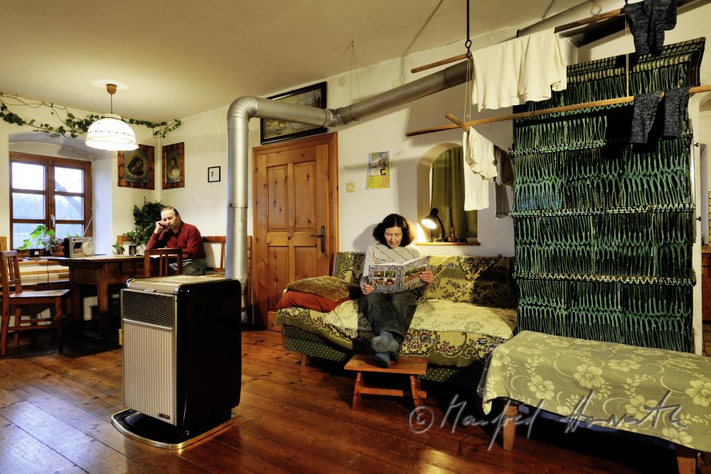 Lisl und Hubert Ederbauer in ihrem Wohnzimmer