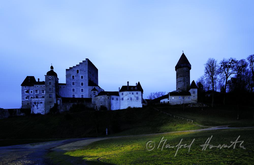 Burg in den Hügeln des Unteren Mühlviertels