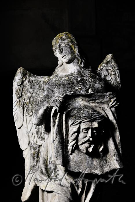 Barock-Sandsteinfigur (Engel) auf dem Kalvarienberg