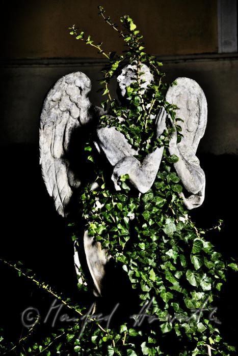 Barock-Sandsteinfigur (Engel) auf dem Kalvarienberg