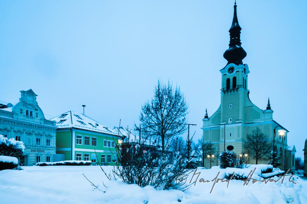 Dorfplatz und Pfarrkirche Reichenthal (