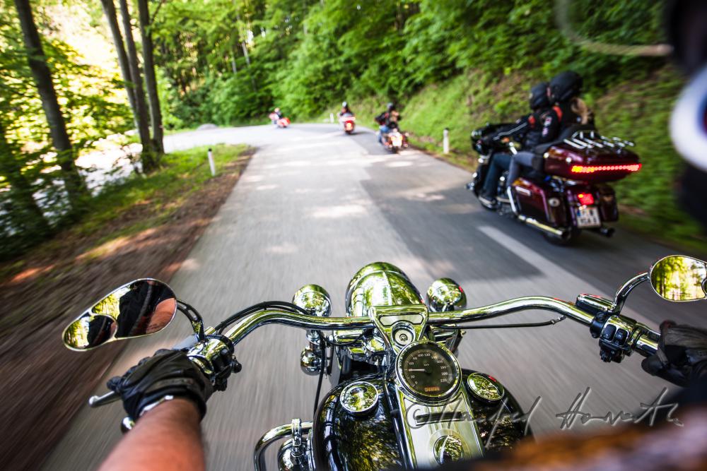 Motorradfahrt mit Harley Davidson-Motorrädern