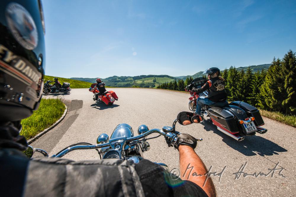 Motorradfahrt mit Harley Davidson-Motorrädern