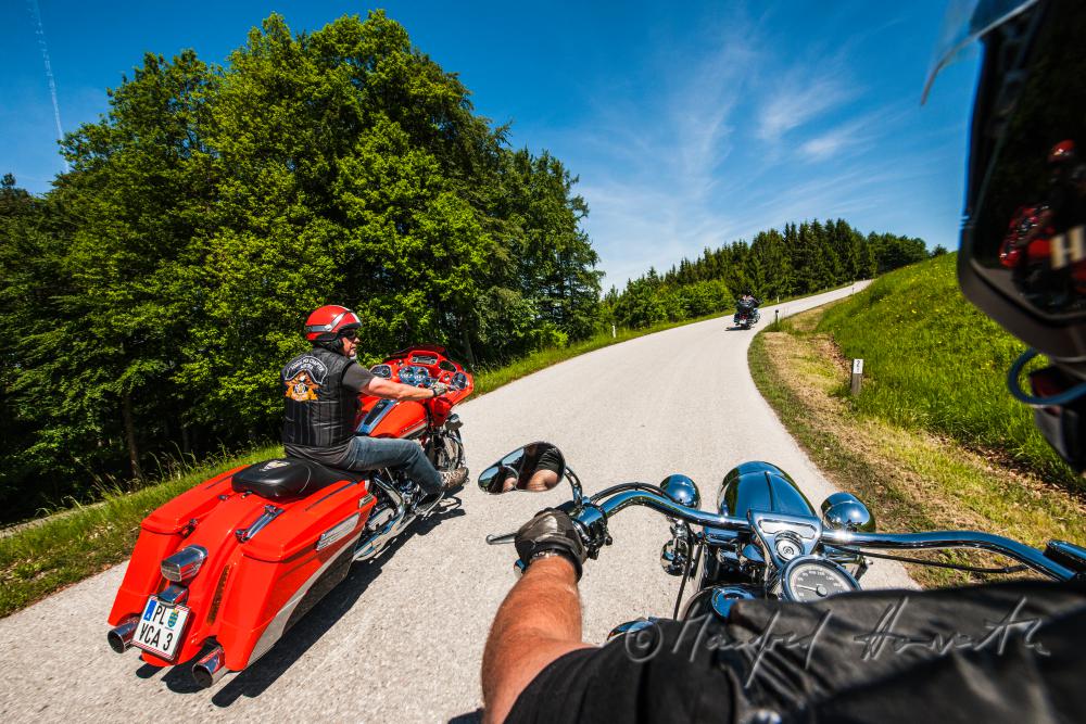Motorradfahrt mit Harley Davidson-Motorrädern
