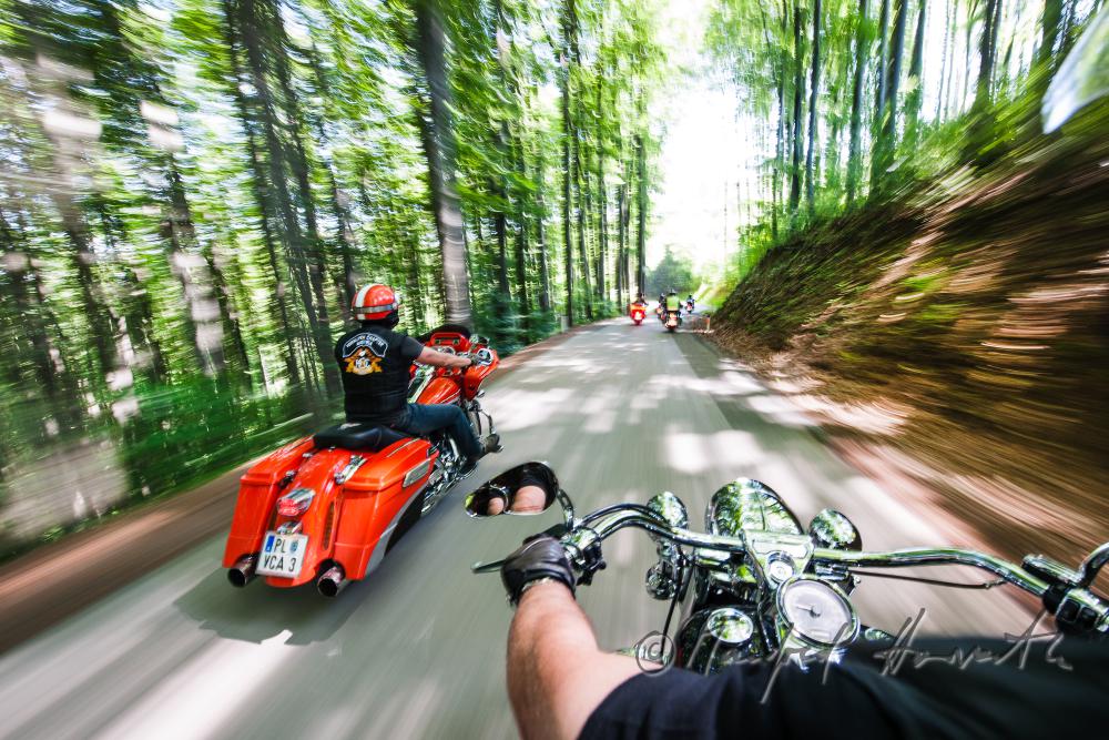 Motorradfahrt mit Harley Davidson-Motorrädern