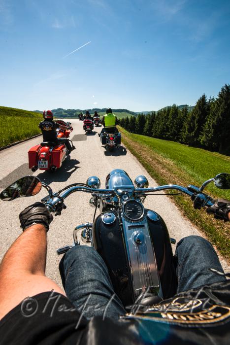 Motorradfahrt mit Harley Davidson-Motorrädern