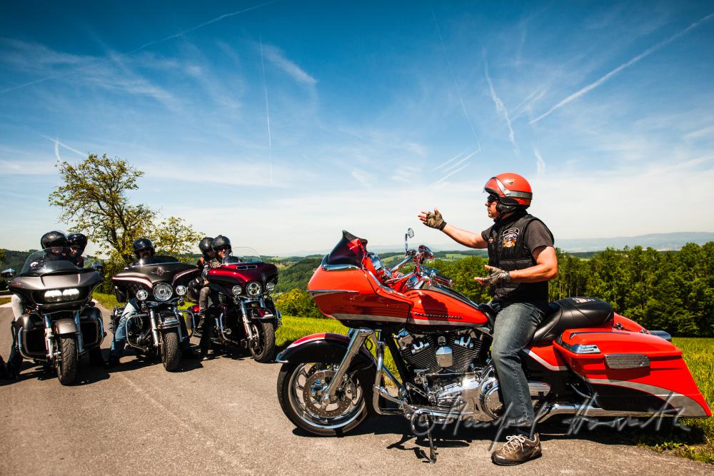 Motorradfahrt mit Harley Davidson-Motorrädern