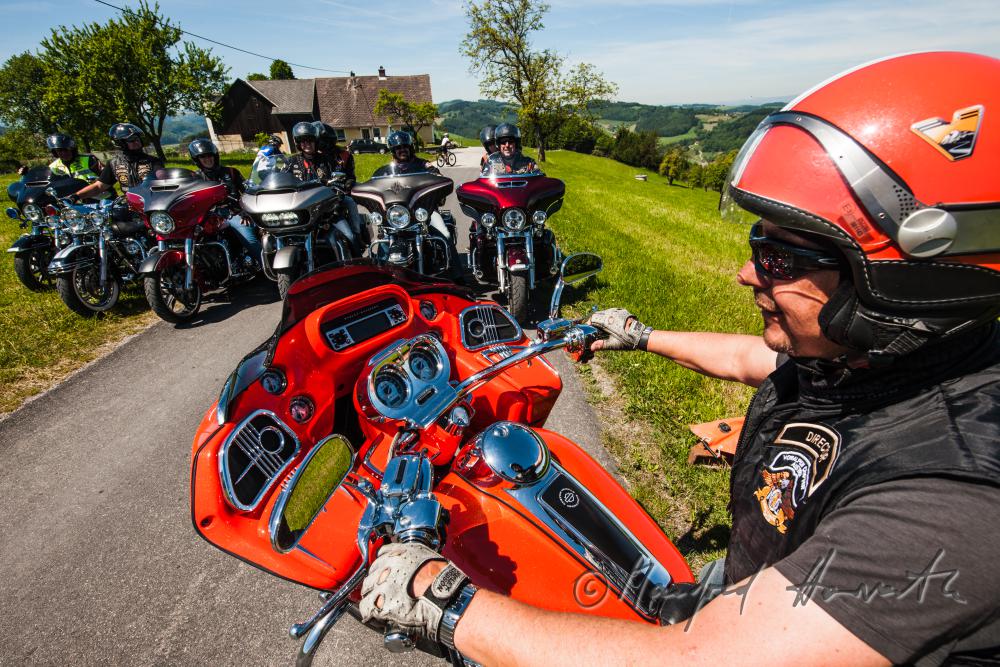 Motorradfahrt mit Harley Davidson-Motorrädern