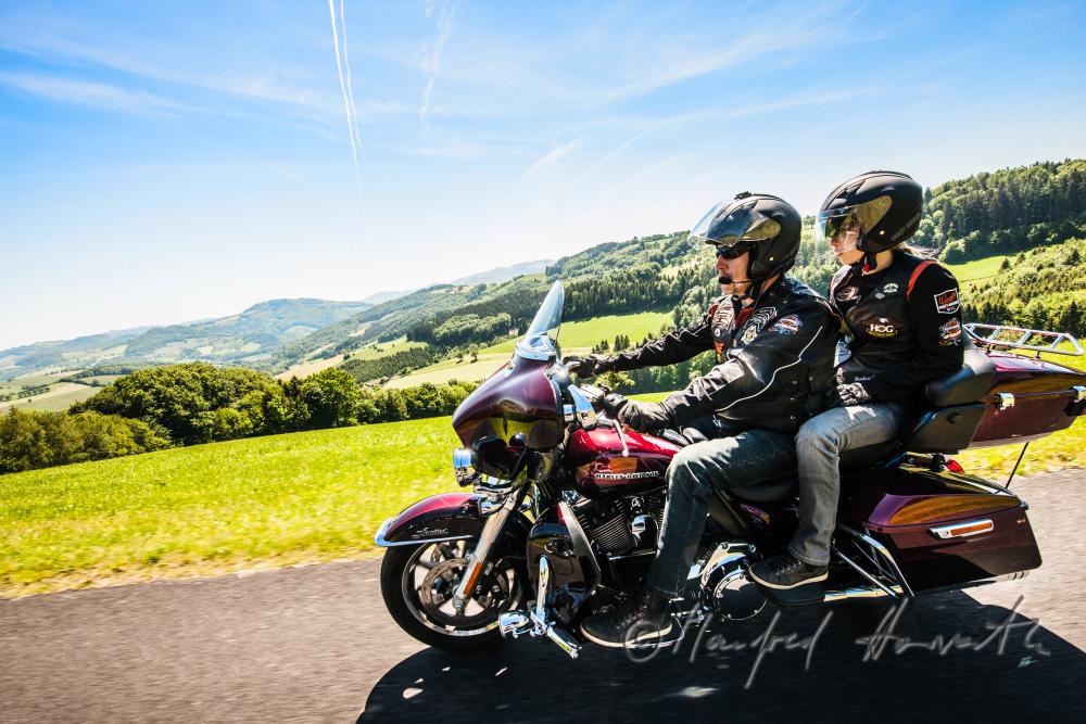 Motorradfahrt mit Harley Davidson-Motorrädern