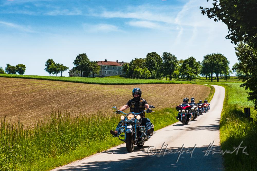 Motorradfahrt mit Harley Davidson-Motorrädern