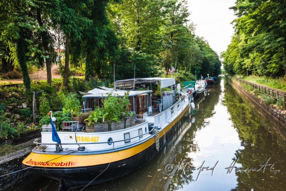 Hausboote ankern am 