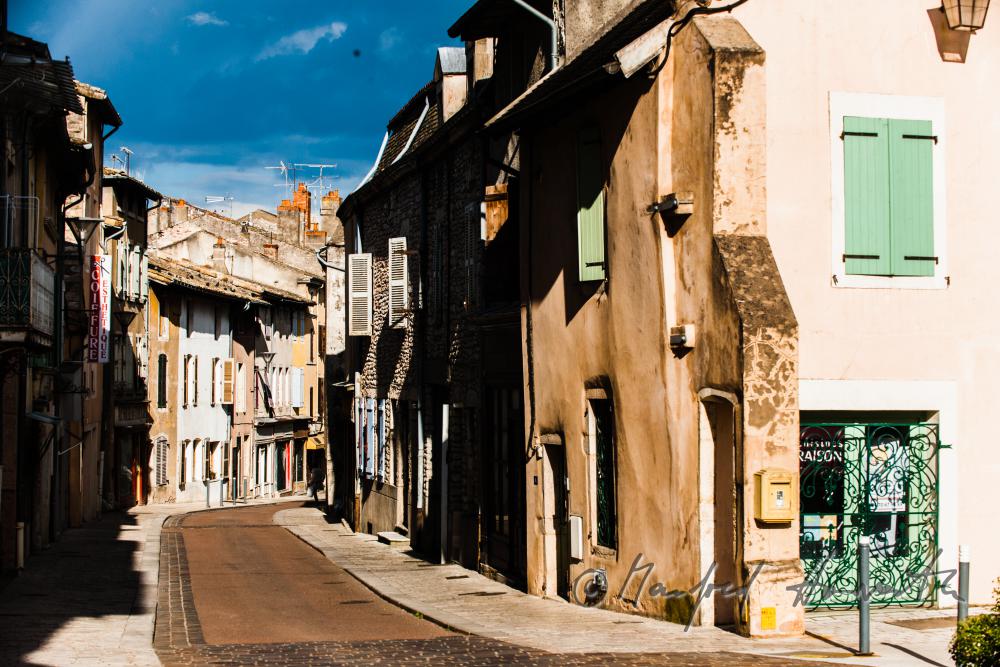 typische Strasse in der Stadt am Fluss Saone