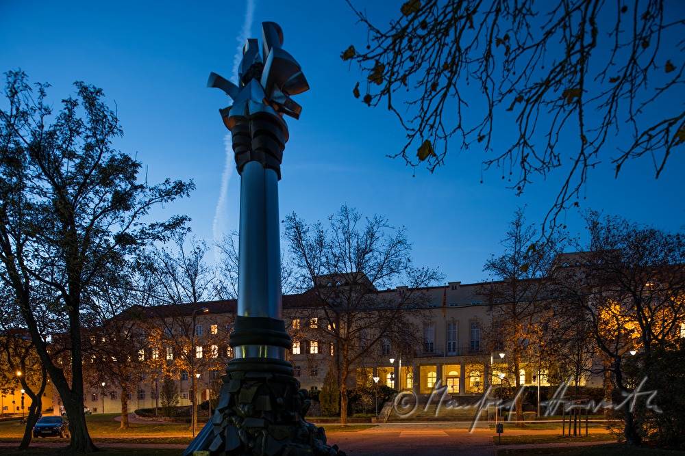 Burgenländische Landesregierung und Denkmal von Wander Bertoni