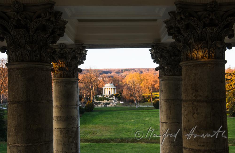 Säulen von Schloss Esterhàzy und Leopoldinentempel