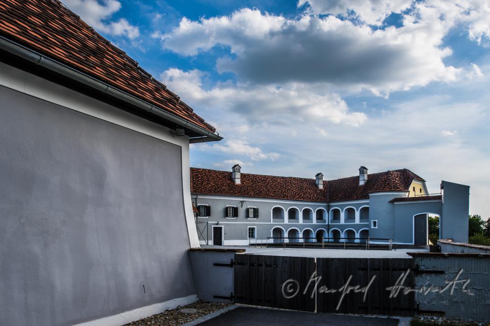 Schloss Tabor auf dem Hügel zum Dreiländereck (B/Slo/Stmk)