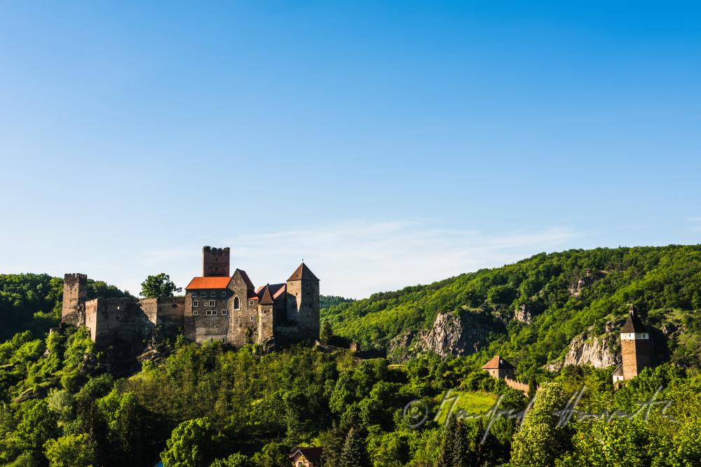 Burg Hardegg im Kessel des Thayatales