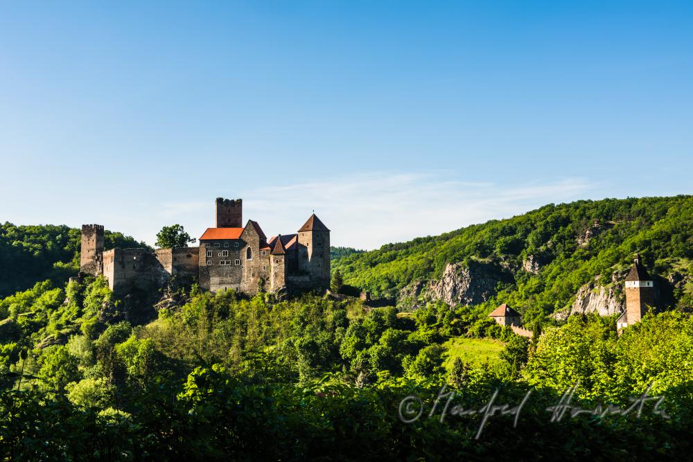 Burg Hardegg im Kessel des Thayatales