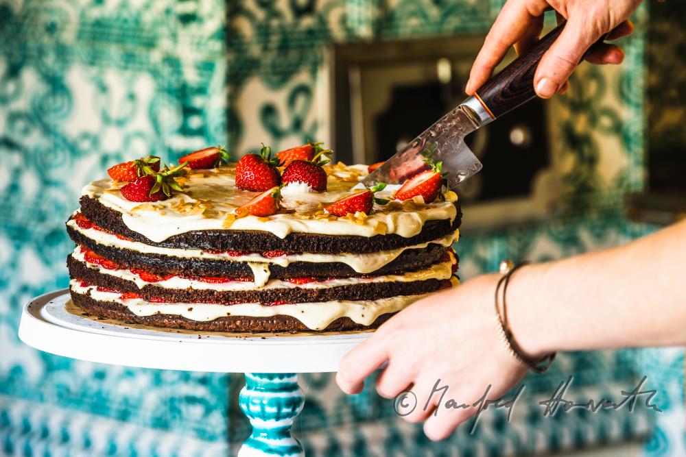 Erdbeer-Schokoladen-Torte mit selbst gezogenen Erdbeeren