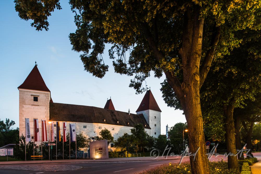 Schloss Orth und Eingang zum Nationalpark Donau Auen