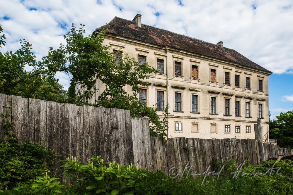Fenster des Barock-Klassizistischen Schloss Thürnthal