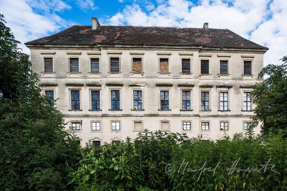 Südfront des Barock-Klassizistischen Schloss Thürnthal