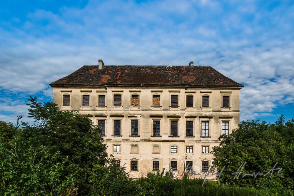 Südfront des Barock-Klassizistischen Schloss Thürnthal