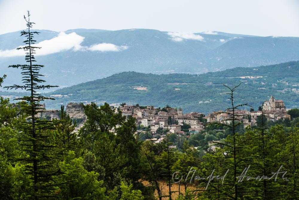 Gebirgskette Luberon im Regionalen Naturpark Luberon