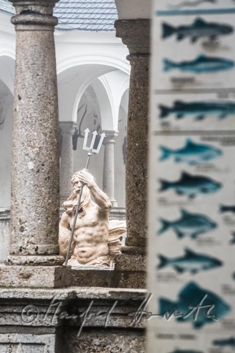 Barocke Statue des Neptun im Fischkalter