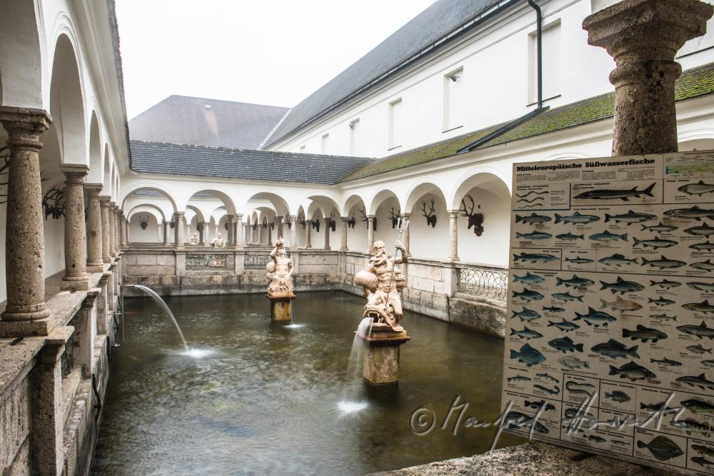 Barocke Statue des Neptun im Fischkalter