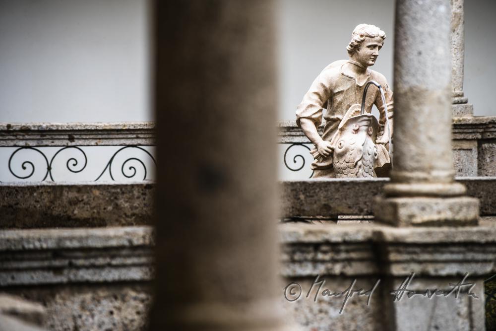 Barocke Statue des David im Fischkalter
