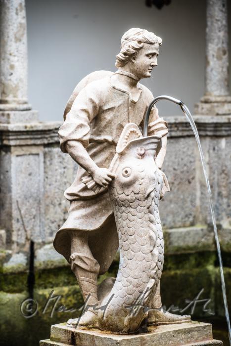 Barocke Statue des David im Fischkalter