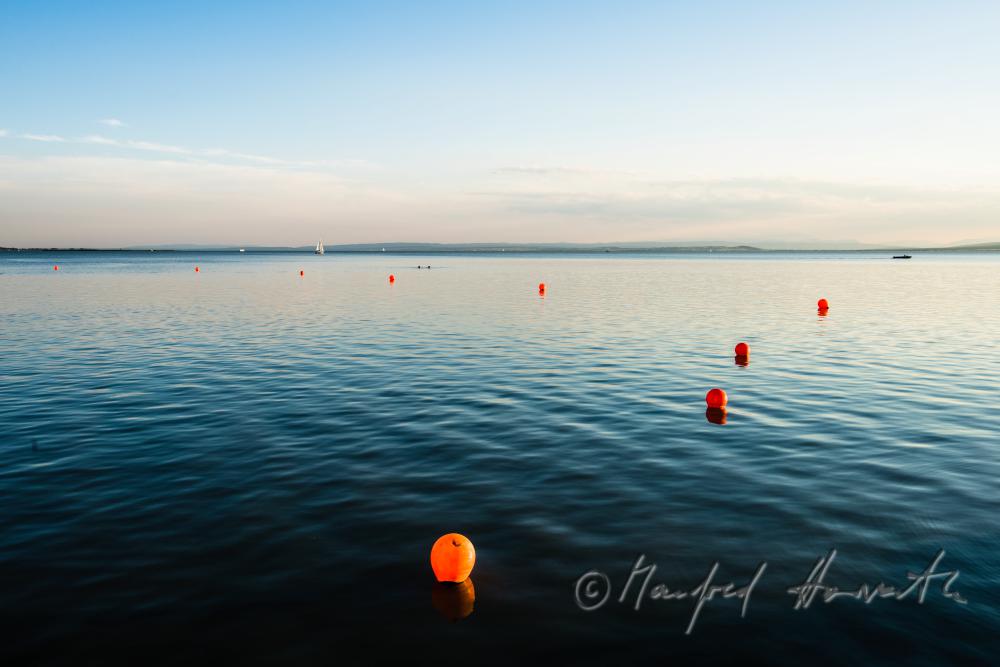 Bojen beim Strand von Weiden