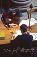 f1l440225